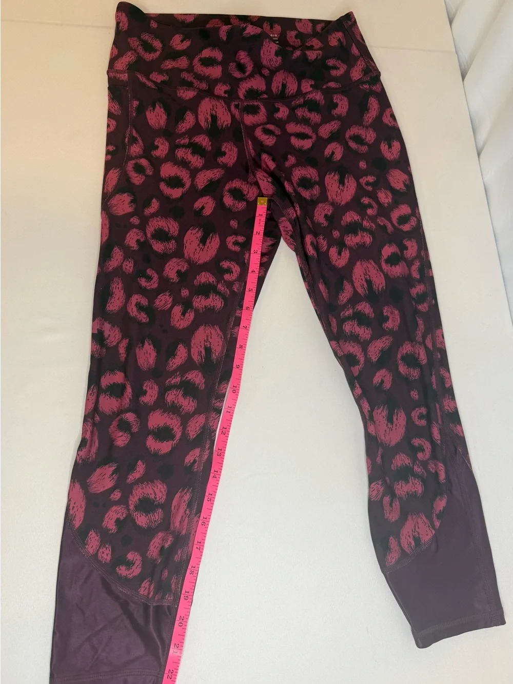 Under Armour HeatGear Leopard Print Compression Capri Leggings Large